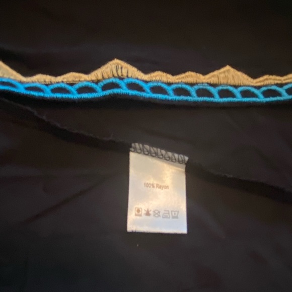 AK. Embroidery V-neck Blouse - Picture 10 of 10